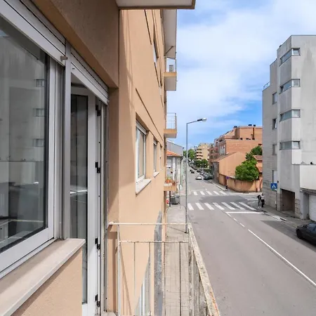 Host Wise - Spacious Vintage Flat - Small Balcony Apartment Porto