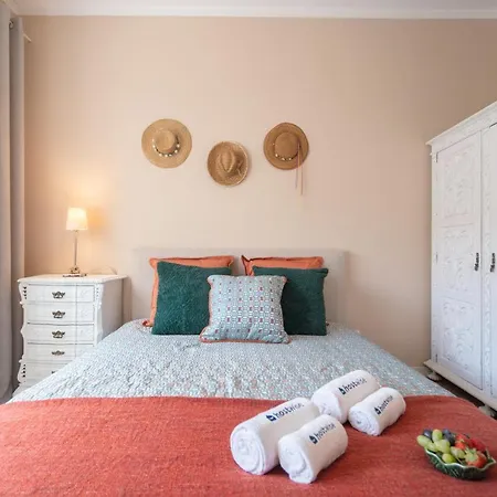 Host Wise - Spacious Vintage Flat - Small Balcony * Porto