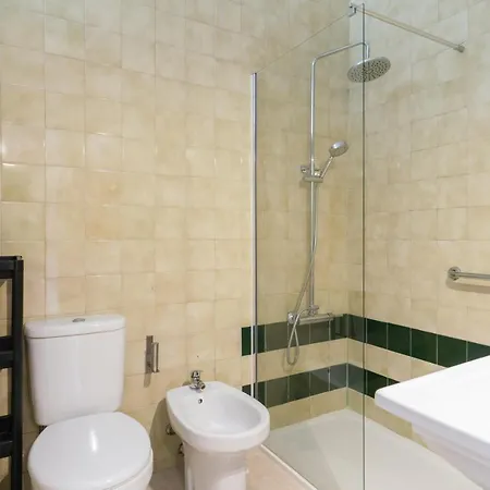 Host Wise - Spacious Vintage Flat - Small Balcony * Porto
