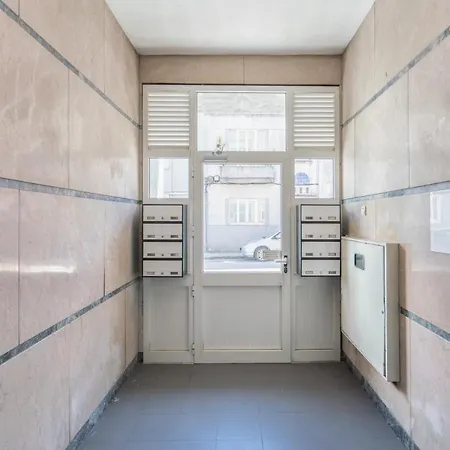 Host Wise - Spacious Vintage Flat - Small Balcony Apartment Porto