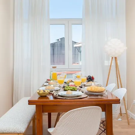 Host Wise - Spacious Vintage Flat - Small Balcony * Porto