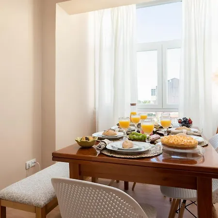 Apartment Host Wise - Spacious Vintage Flat - Small Balcony Porto
