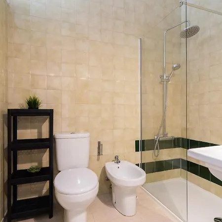Host Wise - Spacious Vintage Flat - Small Balcony * Porto