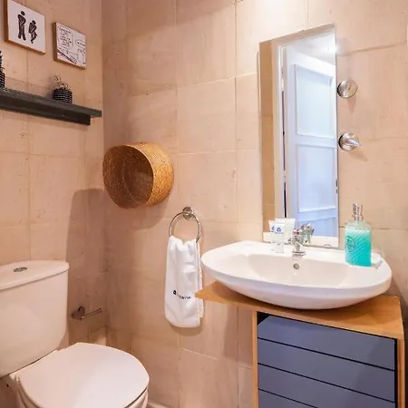 Apartment Host Wise - Spacious Vintage Flat - Small Balcony Porto